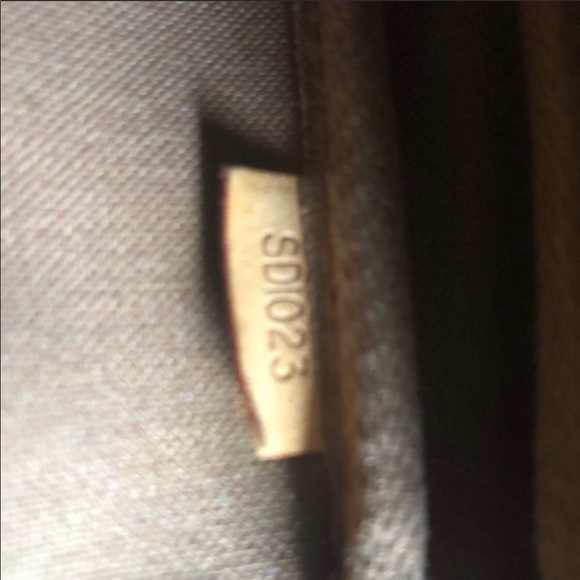 Louis Vuitton POCHETTE ACCESSOIRES - Picture 8 of 12